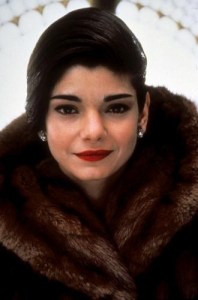 Laura San Giacomo, la cadette tellement délurée qu'elle en est antipathique