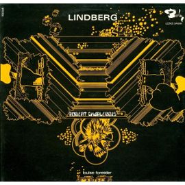 Cette œuvre ci-contre est devenue cette œuvre ci-dessous. Cette œuvre ci-contre qui contenait trop d'information est devenue cette œuvre ci-dessous qui en contient moins. Il faudrait que les conditions de lumière soient les mêmes pour mieux se représenter le changement. Or, aujourd'hui il fait tempête et il entre moins de lumière dans la maison. Ce n'est pas propice à la prise de photo. Je trouvais depuis le premier jour de leur installation que les toiles étaient trop chargées. Et que les deux motifs n'étaient pas assez contrastés. Et que les grosses lignes noires qui se voulaient des espèces de cicatrices ou de fermetures éclair gâchaient la sauce.