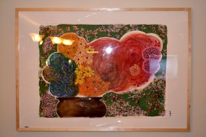 J'aime mon bouquet, bien que le papier peint qui se veut la toile de fond soit trop chargée. J'essaierai de faire mieux la prochaine fois.