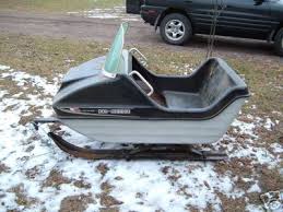 Notre carriole était jaune et ressemblait peut-être un peu ça celle-ci, en plus bombé.