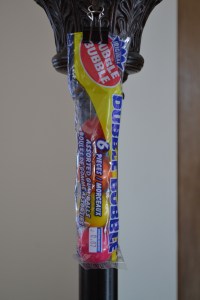 Six grosses gommes ballounes pour 87¢.