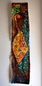 Échassier, un de deux, doté d'une grappe de raisins sur le dessus de la tête.