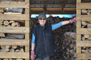 Notre bel abri de bois cordé.