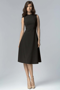 Robe noire toute simple.